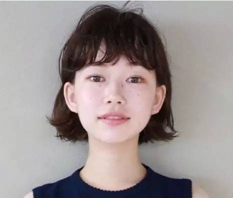 女性发型演变与未来趋势，探索短发新潮流的魅力与未来时尚展望