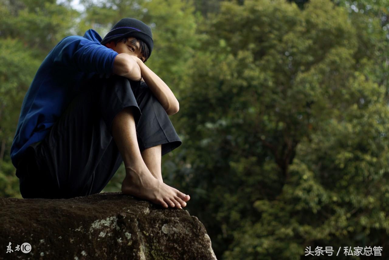 娱乐圈首对公开恋情，爱情与公众目光的碰撞