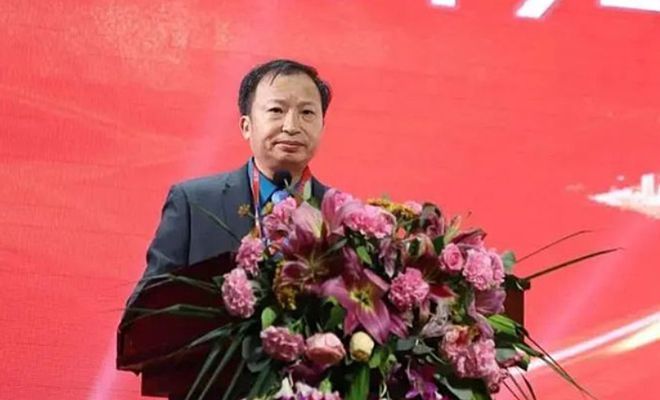 杜伟民，传奇人物的创业历程首探